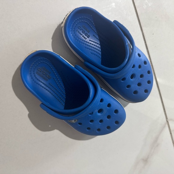 Kids Blue crocs - Picture 3 of 3
